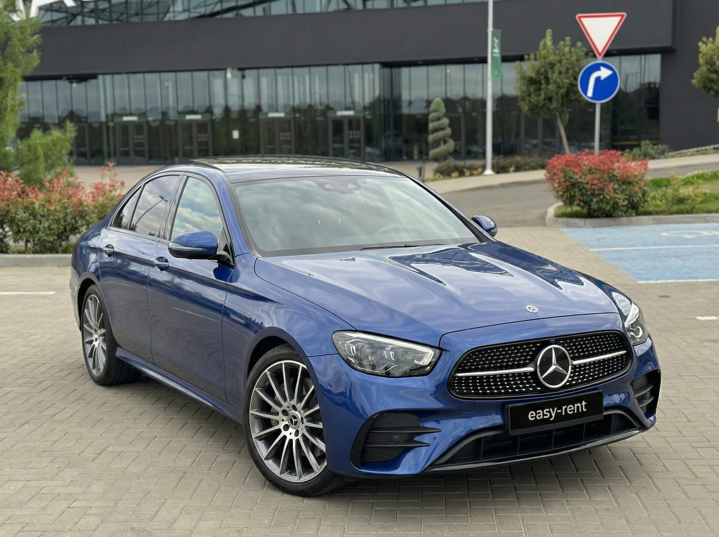 Chirie Mercedes-Benz E200 4MATIC AMG rest