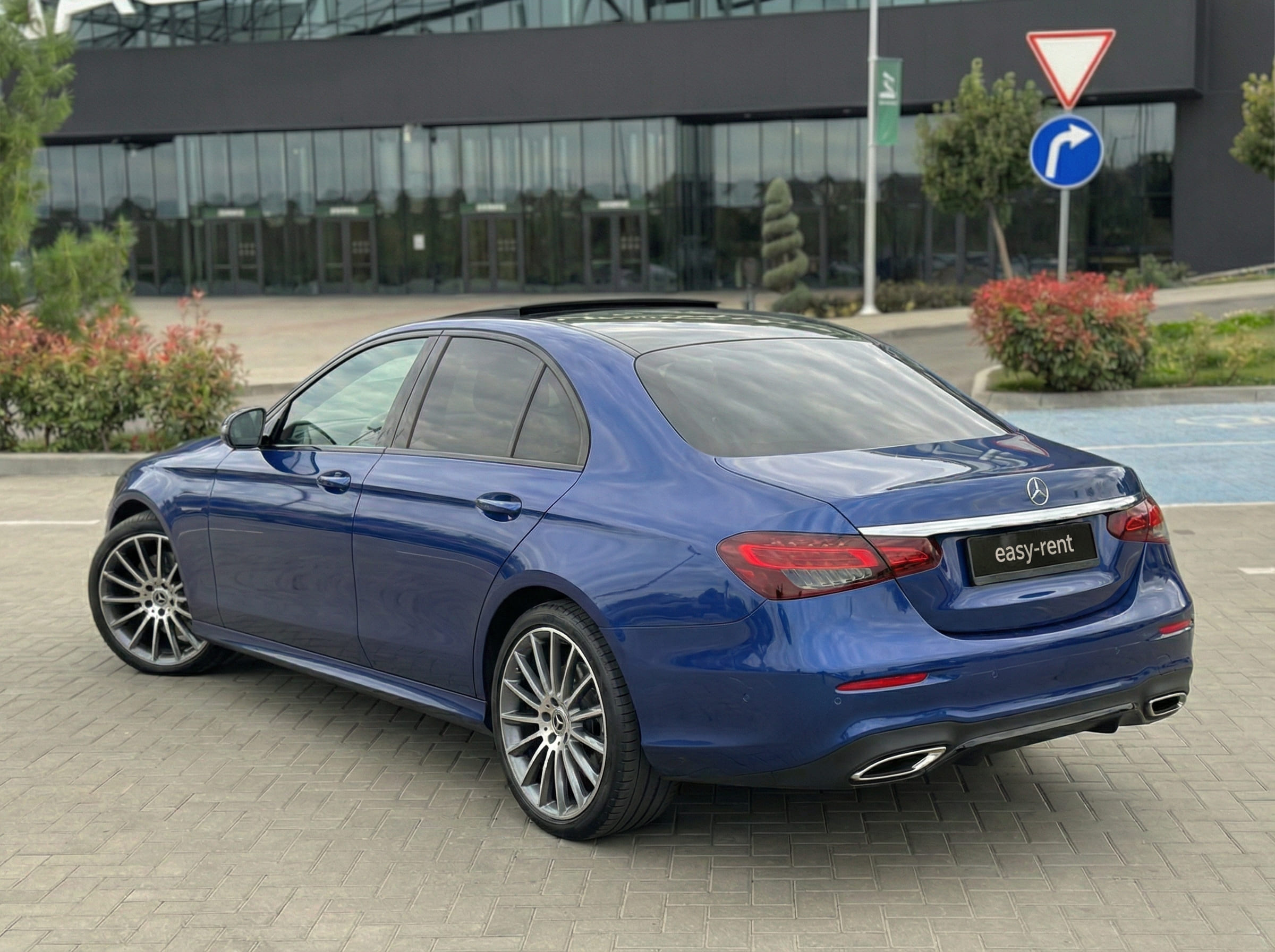 Mercedes-Benz E220d 4MATIC AMG rest