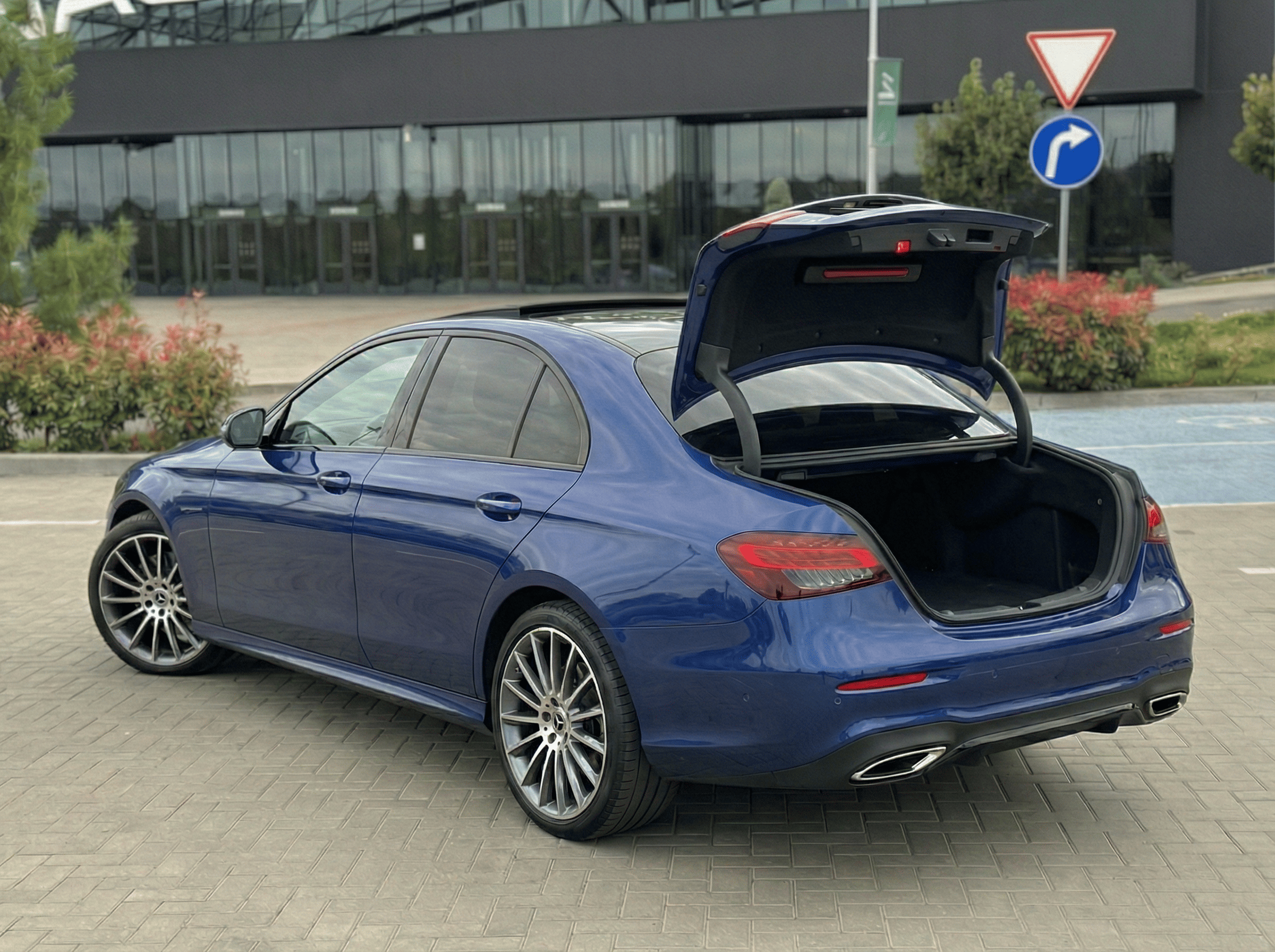 Mercedes-Benz E220d 4MATIC AMG rest
