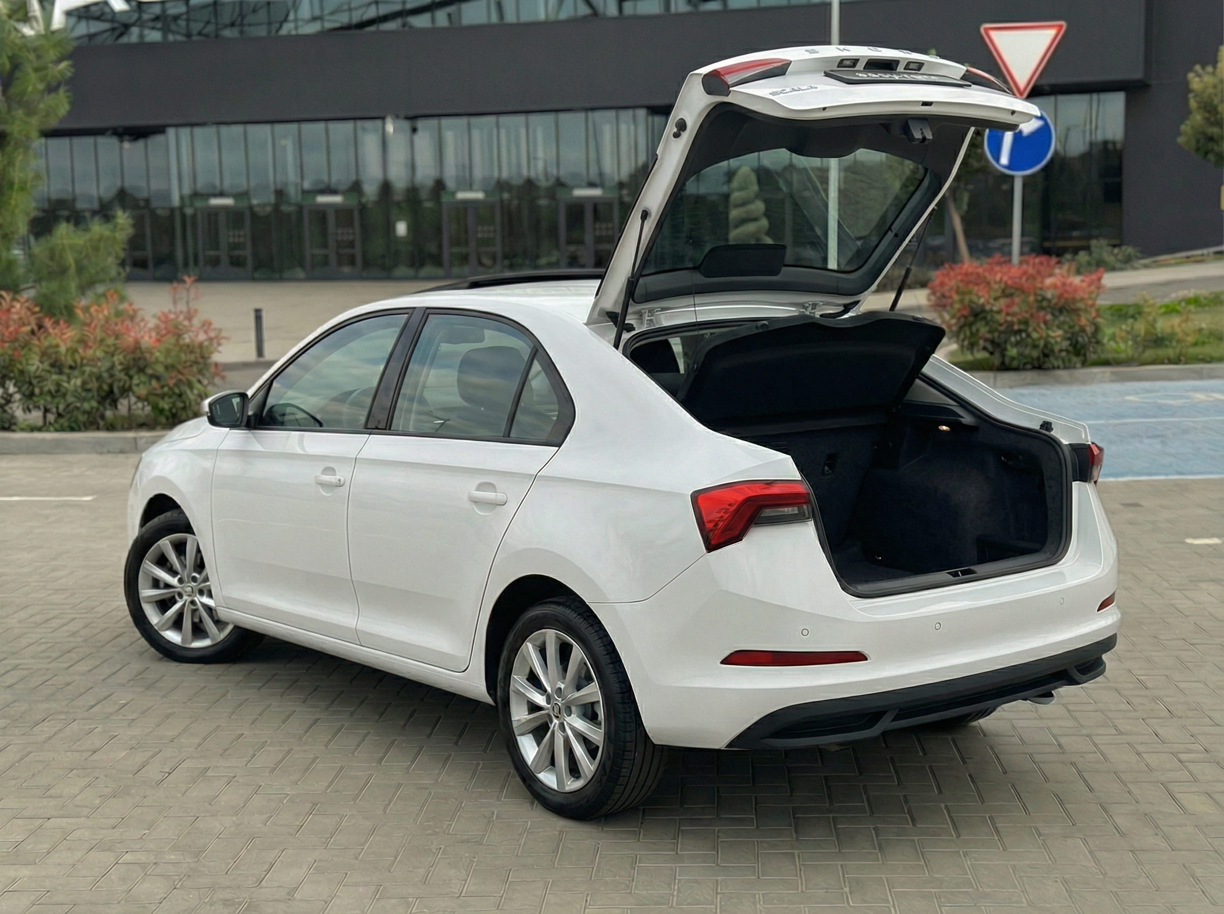 Skoda Rapid rest.